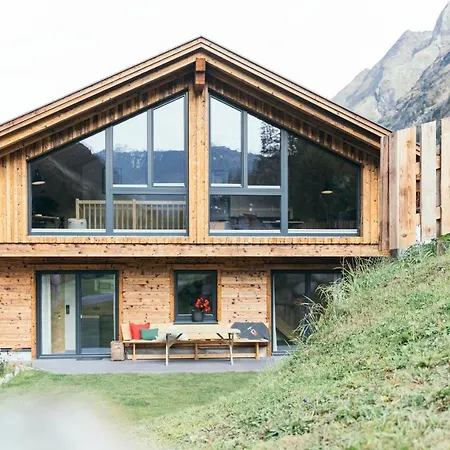 Holiday home Alpen Und Gams Neurur